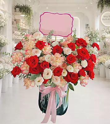 Giỏ Hoa Đỏ Kem Sắc Xuân